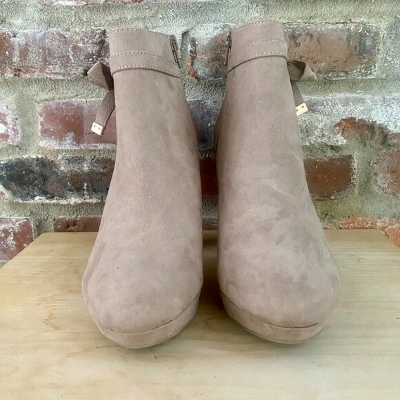 Lauren Conrad Women's Ankle Boots, Taupe, Suede Look, Size 10M. NEW! - Picture 4 of 10